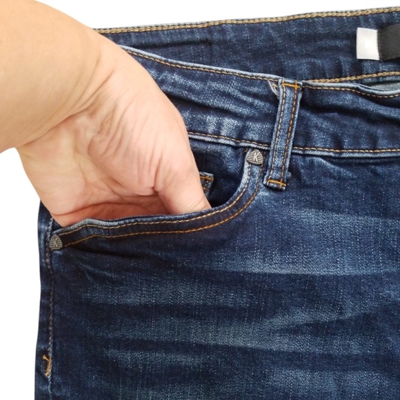 Kut from the Kloth Frayed Hem Bermuda Jean Shorts Size 10 - Picture 5 of 14